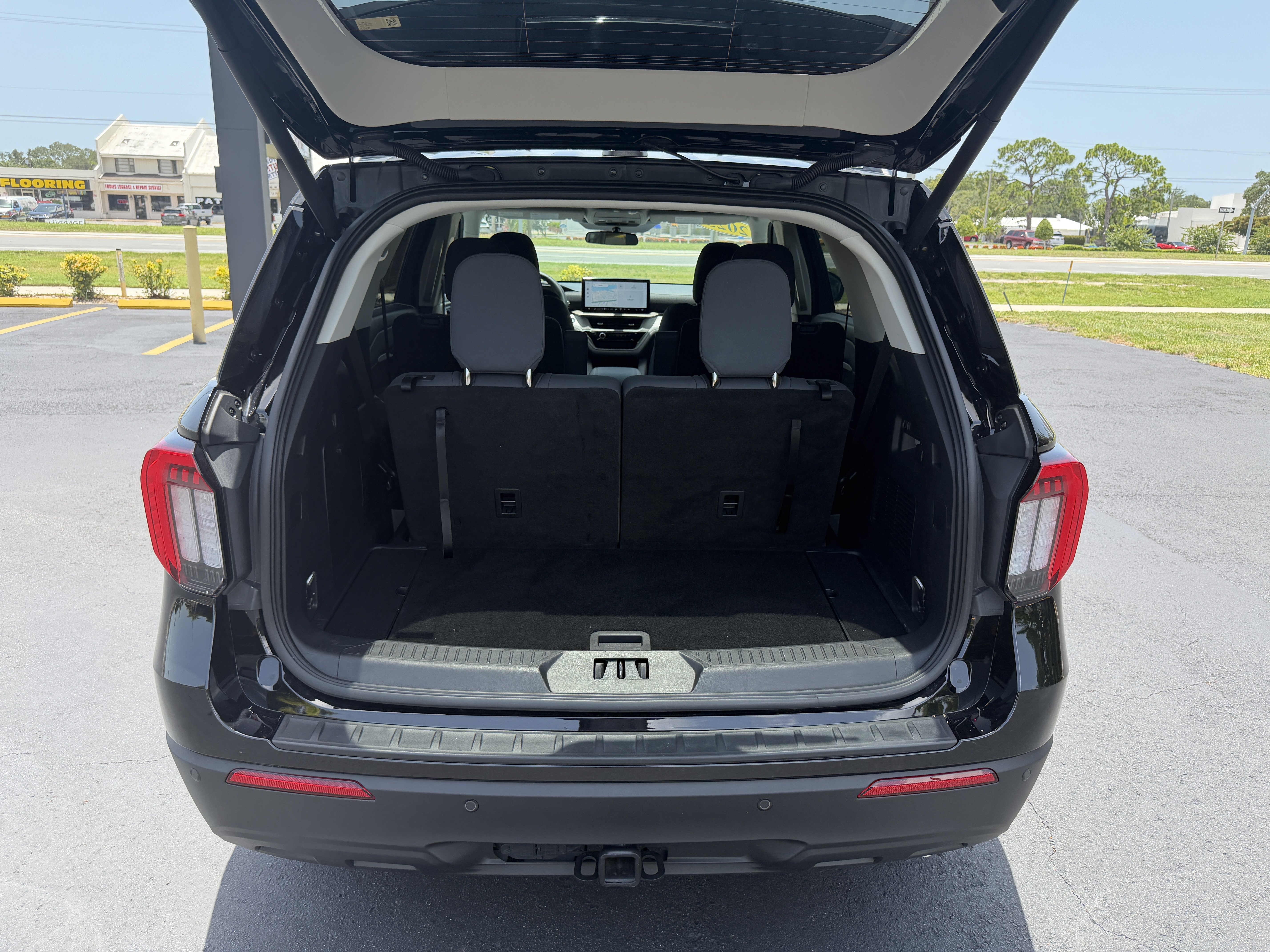 Used 2025 Black Metallic Ford Active image 14