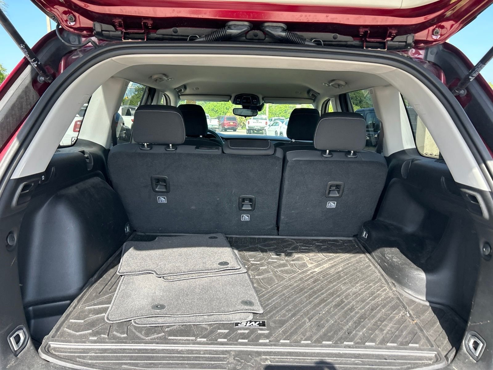 Used 2023 Red Jeep Laredo image 35