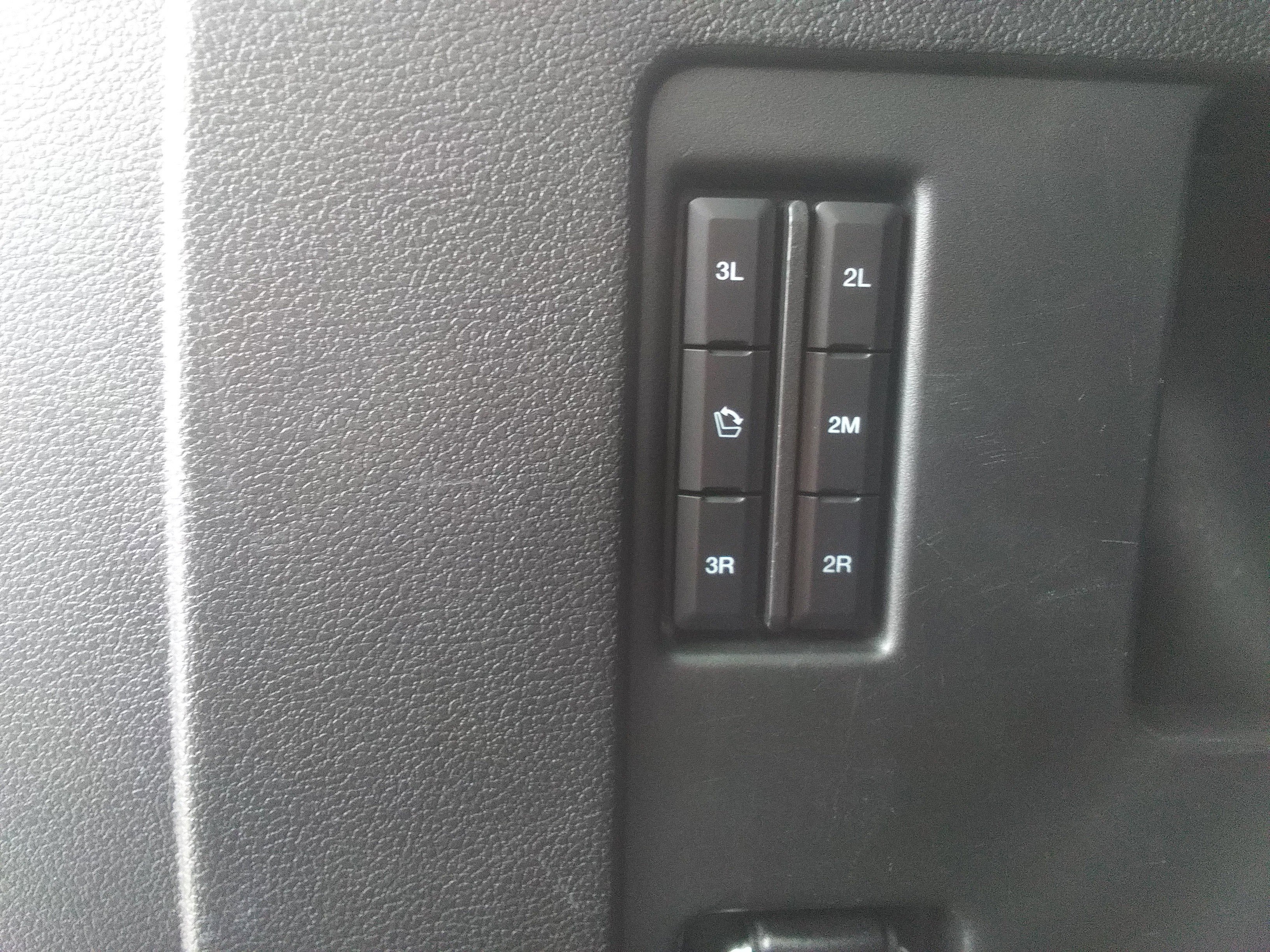 Used 2018 Gray Ford Limited image 9