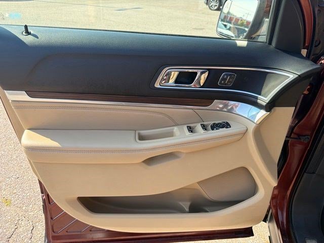 Used 2016 Bronze Ford Limited image 10