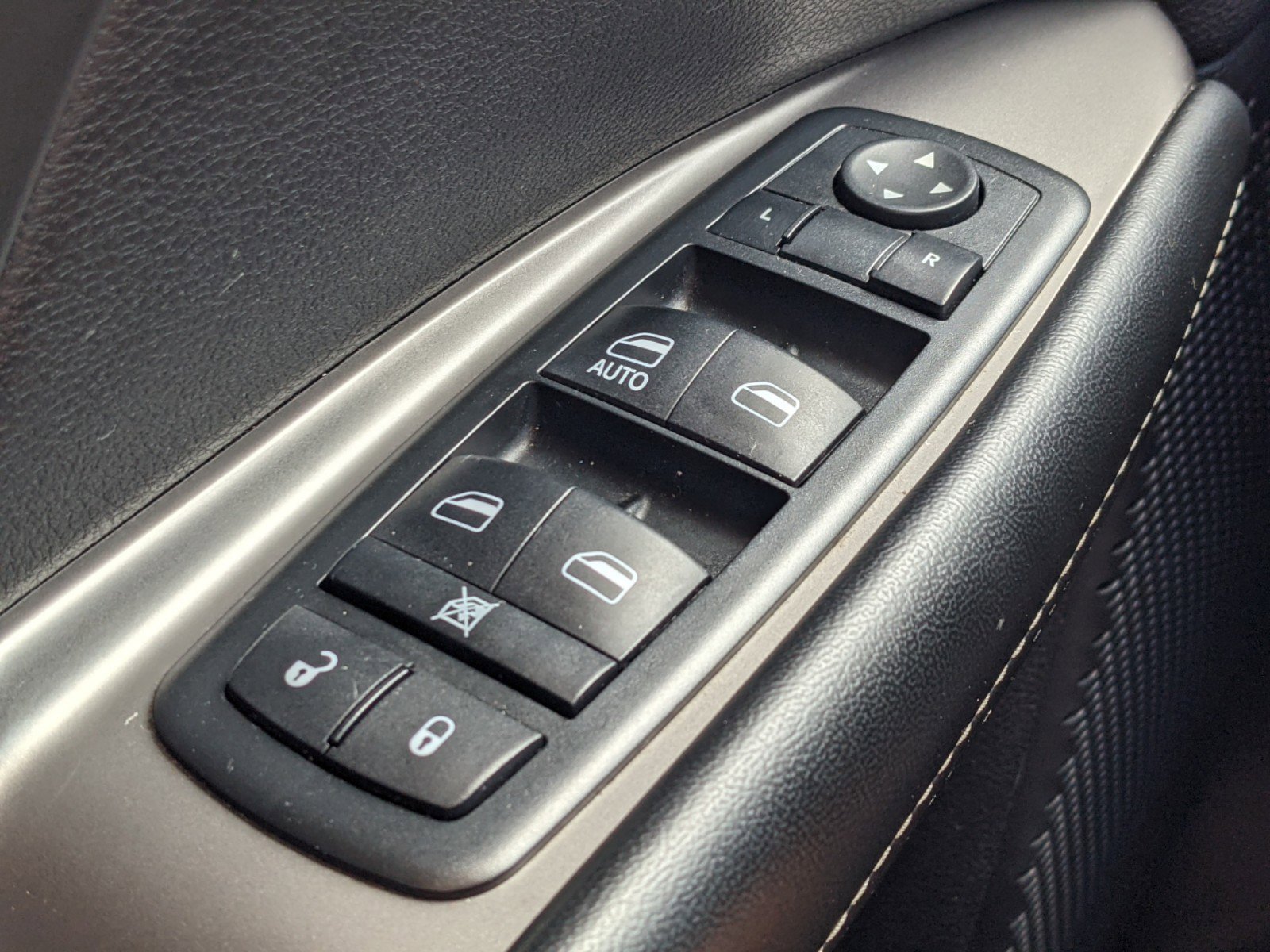 Used 2015 Pitch Black Clearcoat Dodge Crossroad image 20