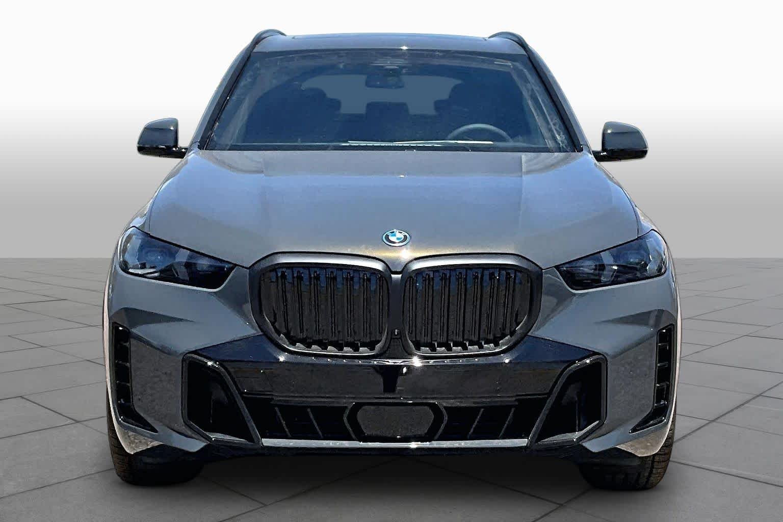 New 2026 Dravit Grey Metallic BMW xDrive50e image 3