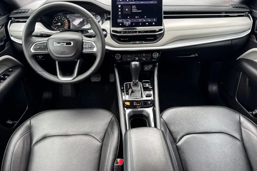 Used 2025 Silver Jeep Limited image 17