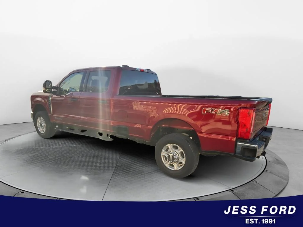 2026 Ford F-350 Super Duty XLT - Photo 4