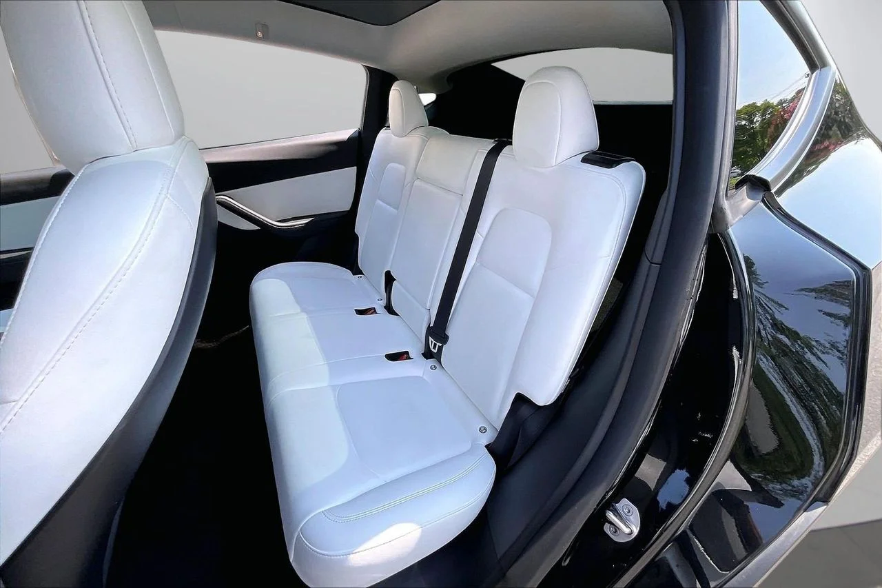 Used 2022  Tesla Long Range image 24