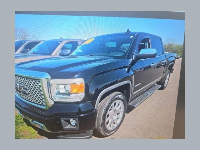 2015 GMC Sierra 4WD Crew Cab Short Box's photo