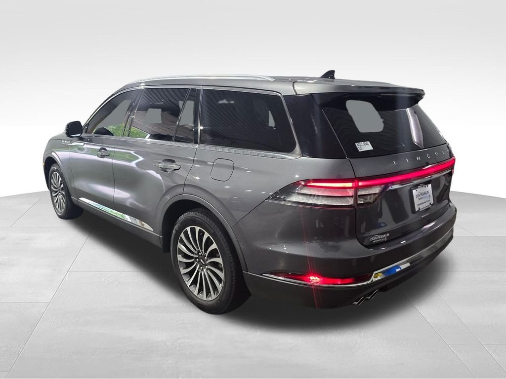 Used 2022 Gray Lincoln Reserve image 4