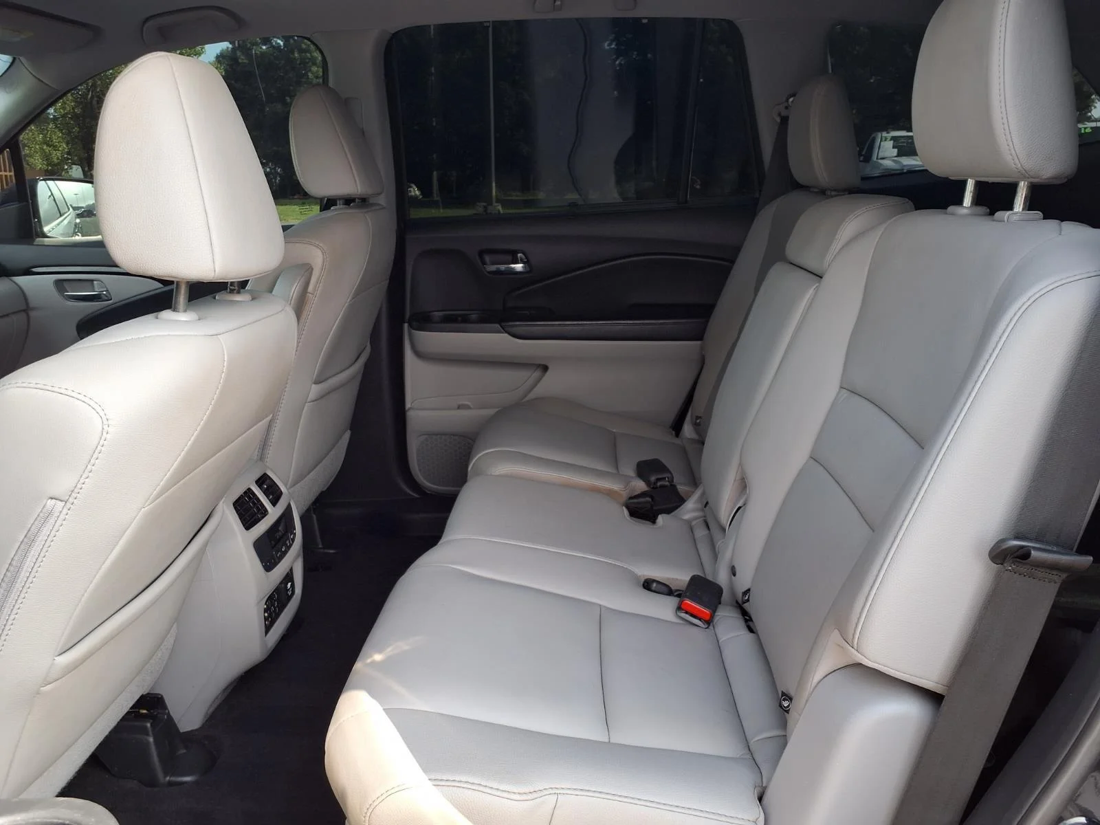 Used 2016 Crystal Black Pearl Honda Touring image 22
