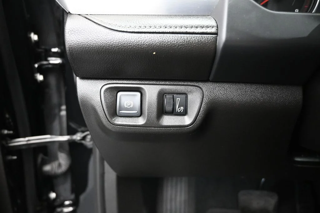 Used 2022 Black GMC SLE image 12