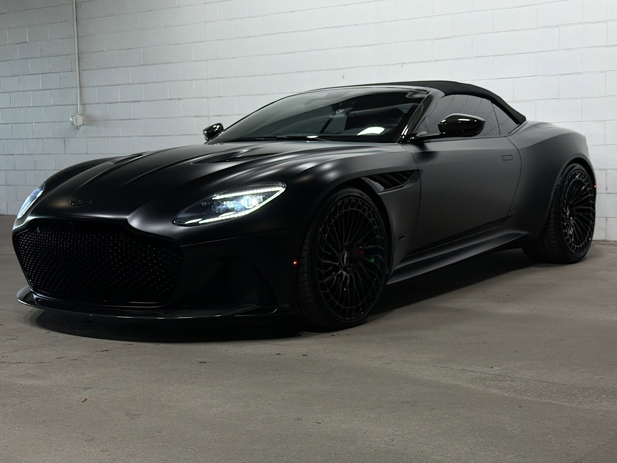 2022 Aston Martin DBS 5.2 Volante V12's photo