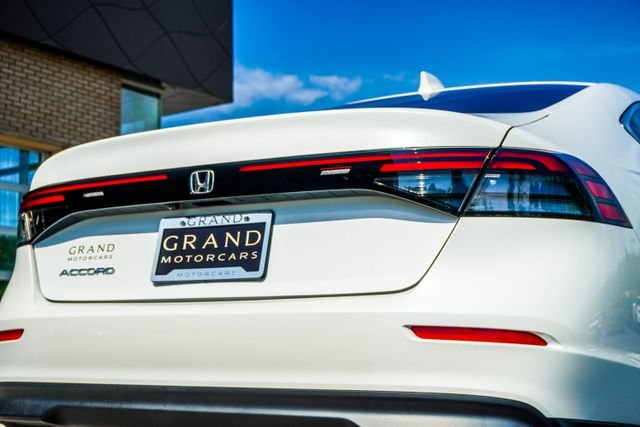 Used 2023 White Honda EX image 13