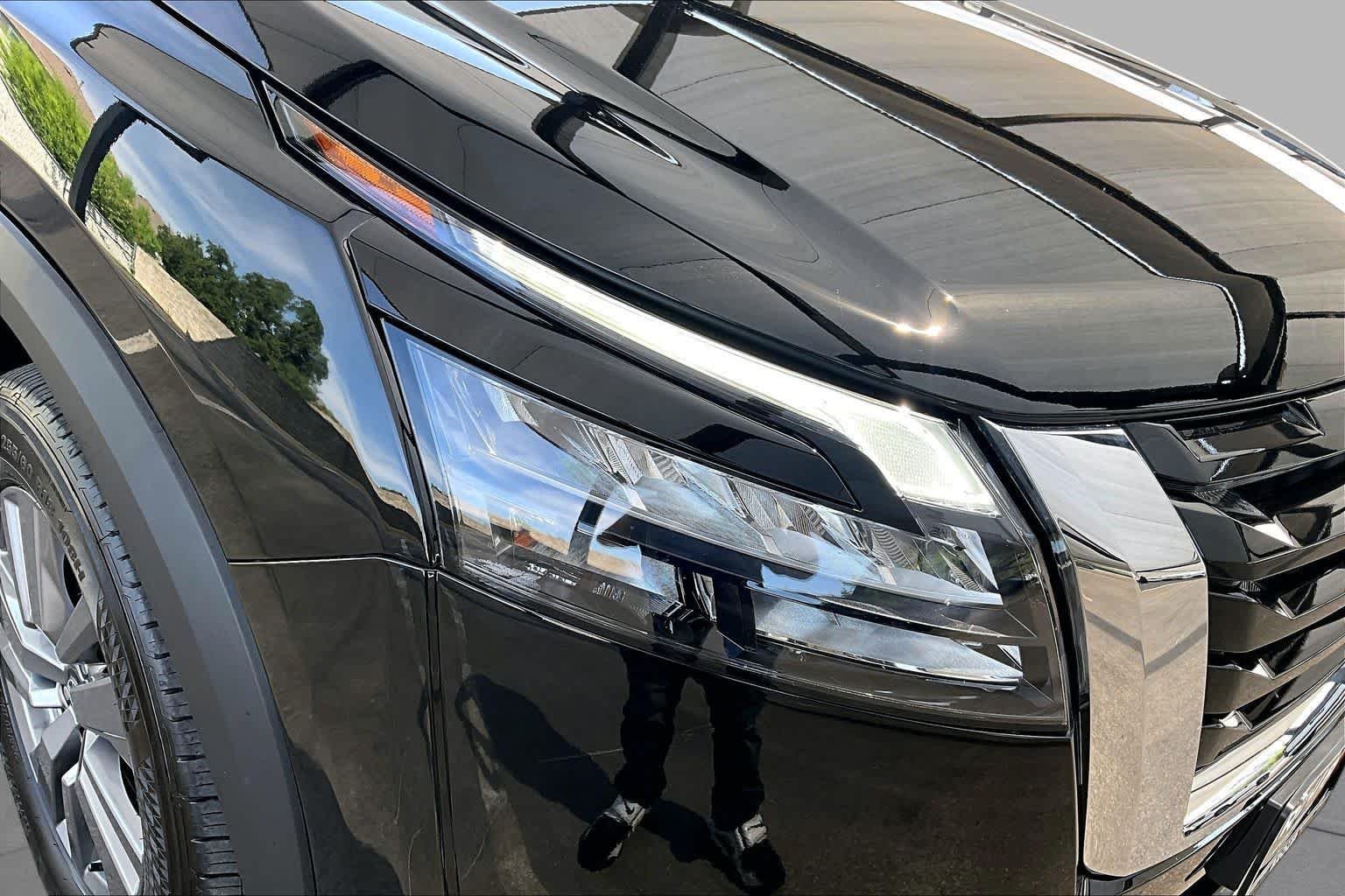 Used 2025 Super Black Nissan SV image 27