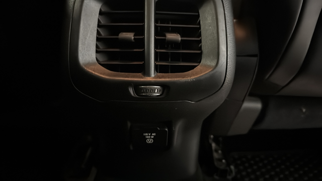 Used 2018 Diamond Black Crystal Pearlcoat Jeep Latitude Plus image 27