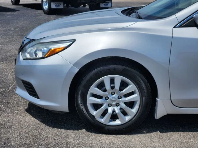Used 2017 Brilliant Silver Metallic Nissan 2.5 S image 8