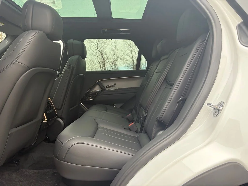 New 2025 Fuji White Land Rover Dynamic SE image 13