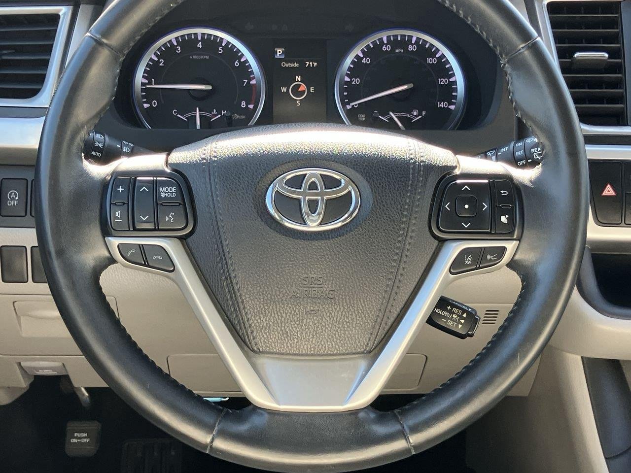 Used 2017 Black (Midnight Black Metallic) Toyota XLE AWD image 20
