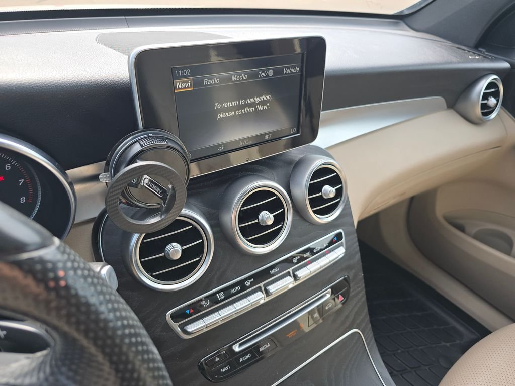 Used 2018 White Mercedes-Benz GLC 300 image 25