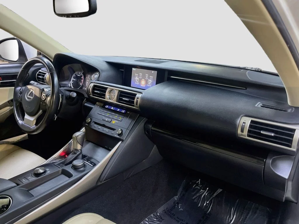 Used 2016 White Lexus 200t image 28