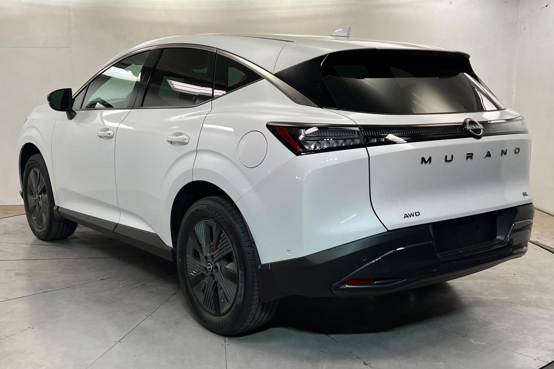 Used 2025 Everest White Pearl Tricoat Nissan SL image 3