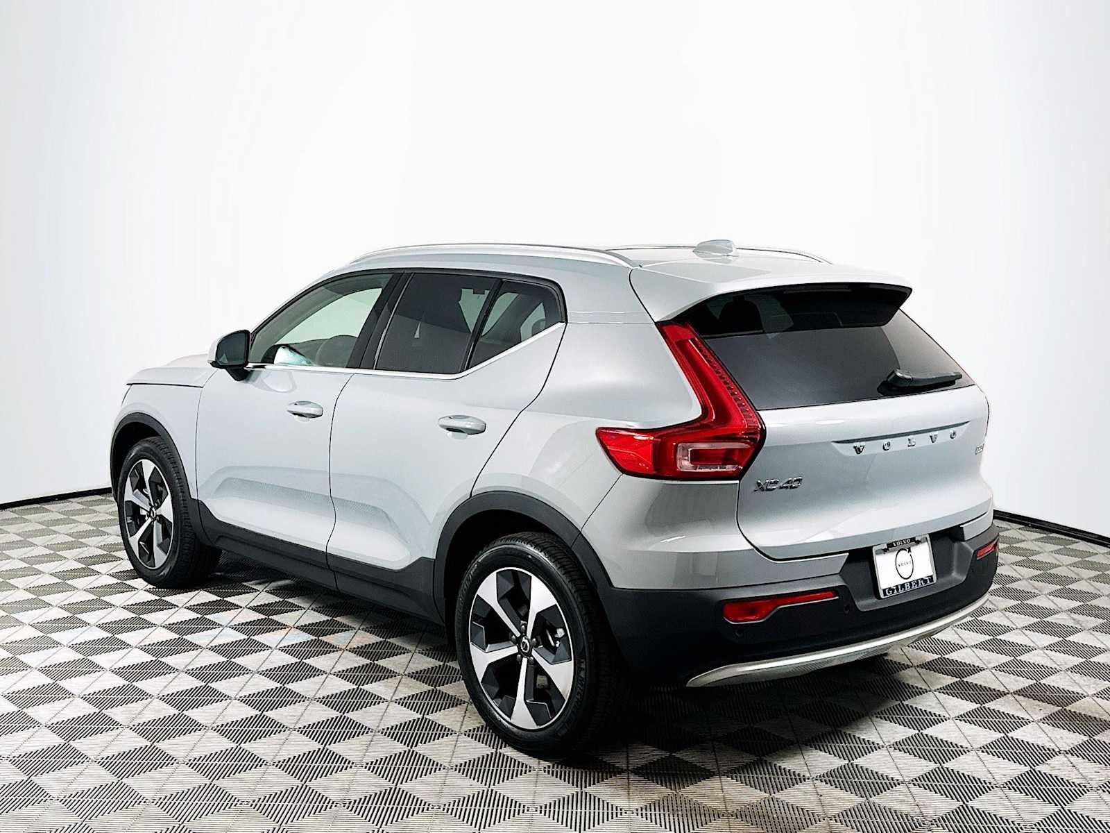 Certified Used 2025 Vapour Grey Volvo Core image 5