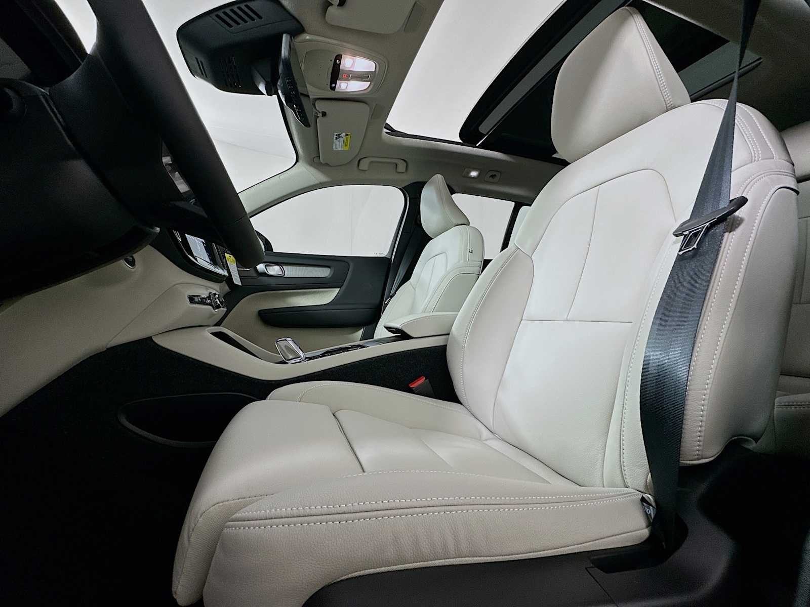 New 2026 Aurora Silver Volvo Ultra image 19