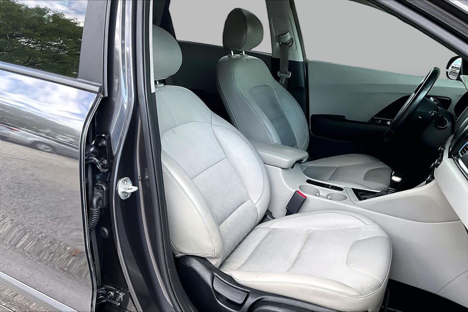 Used 2019 Platinum Graphite Kia EX image 9