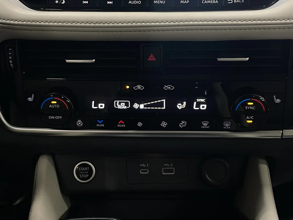Used 2022 White Nissan SL image 21