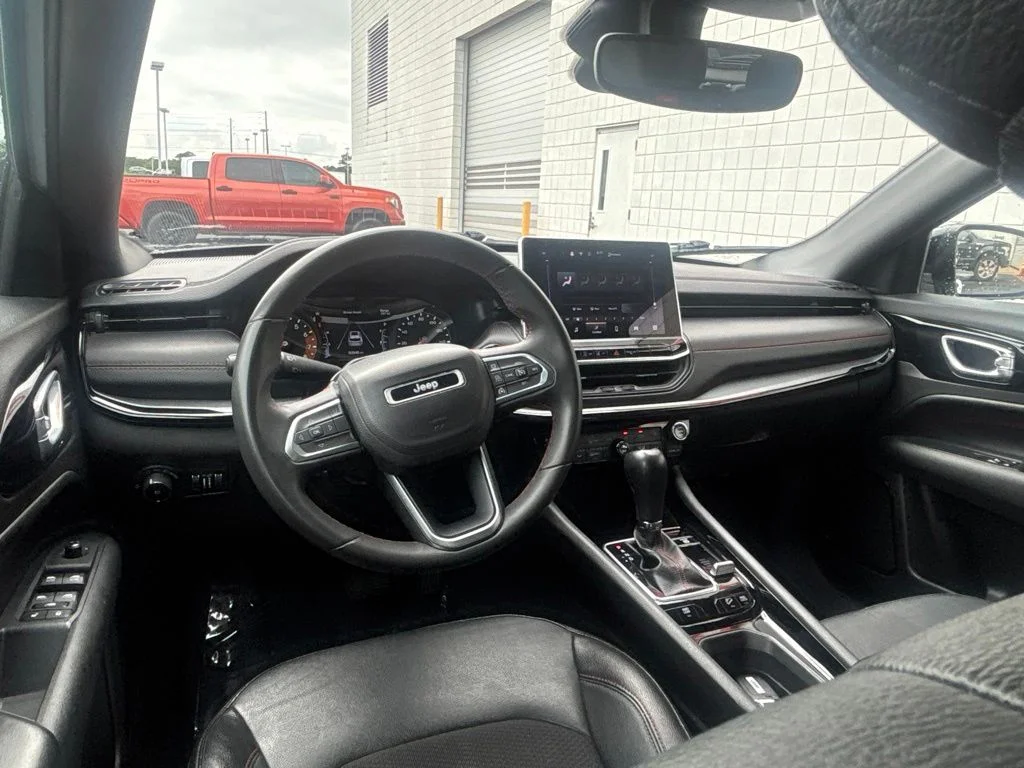 Used 2024 White Jeep Trailhawk image 3
