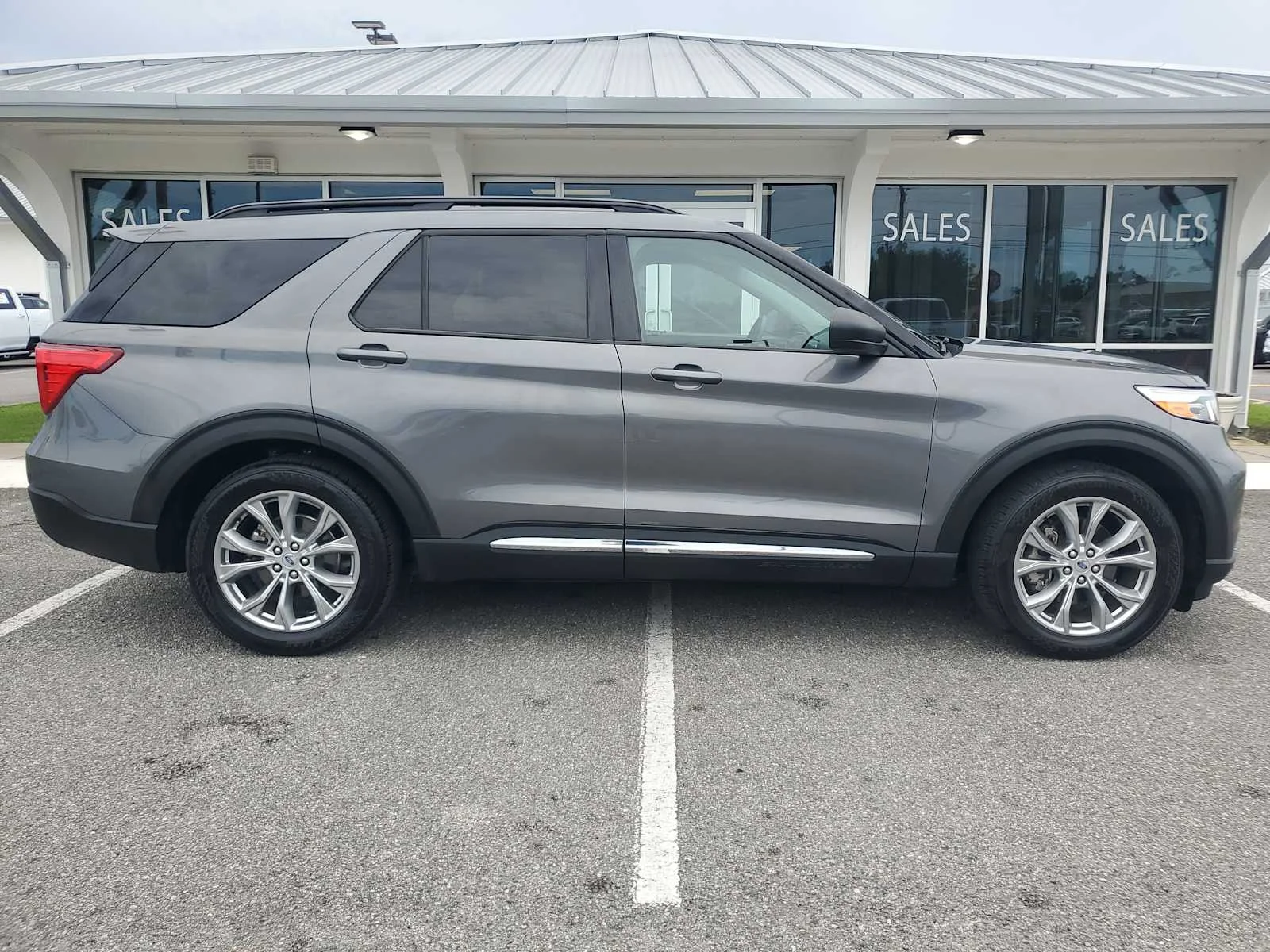 Used 2023 Carbonized Gray Metallic Ford XLT image 9