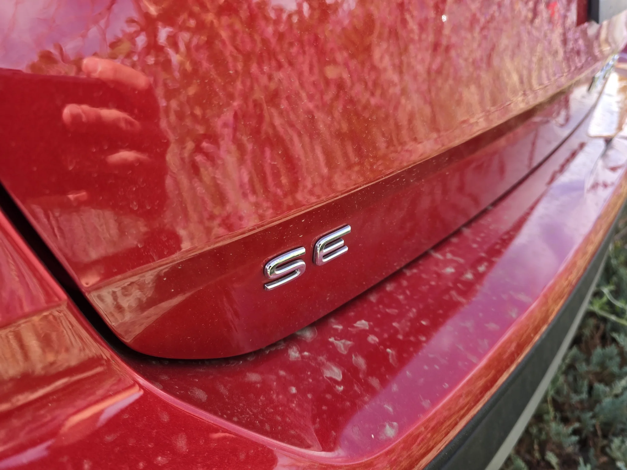 Used 2024 Kings Red Metallic Volkswagen SE image 10