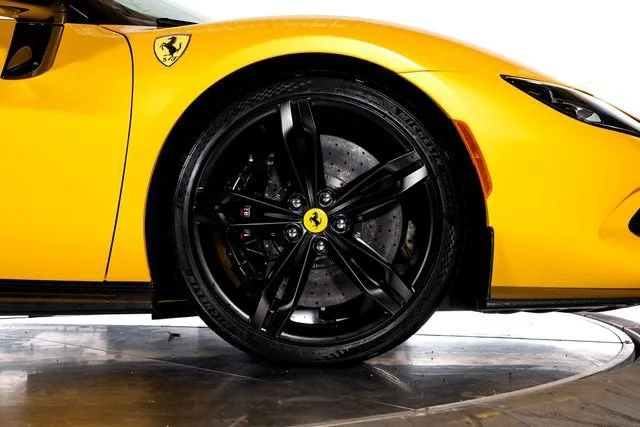 Used 2024 Giallo Triplo Strato Ferrari  image 20