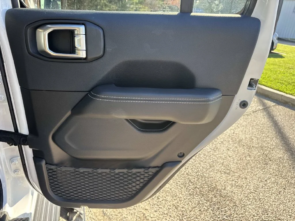 Used 2023 White Jeep Rubicon image 21