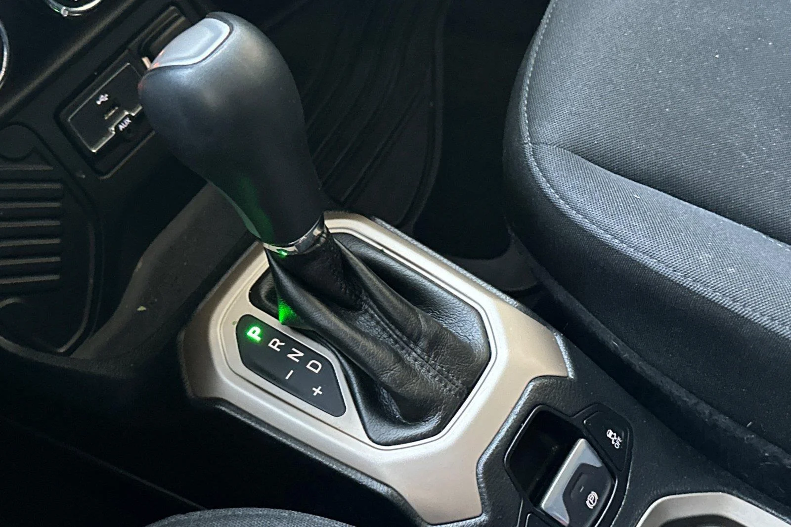 Used 2016 Alpine White Jeep Latitude image 21