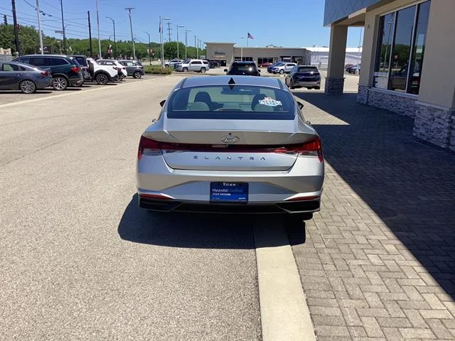 Certified Used 2023 Shimmering Silver Pearl Hyundai SEL image 5