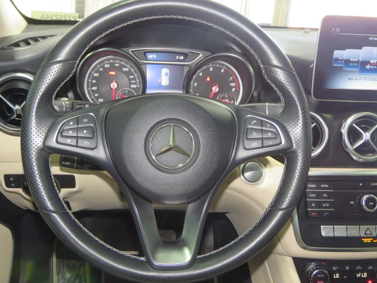 Used 2020 Polar White Mercedes-Benz GLA 250 image 10