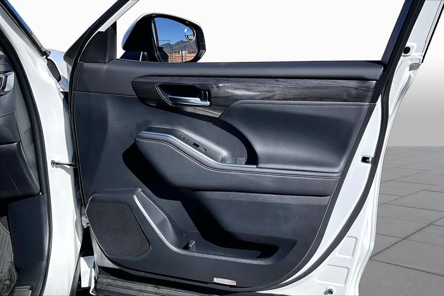 Used 2026 Wind Chill Pearl Toyota Platinum image 23