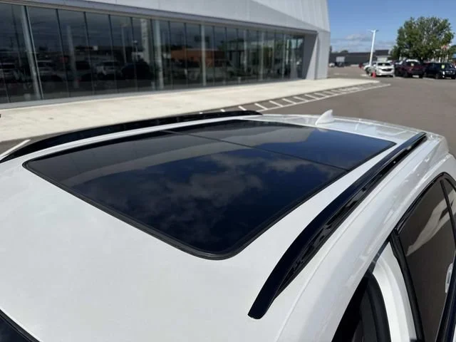 Used 2019 CRYSTAL WHITE TRICOAT Cadillac AWD Sport image 44