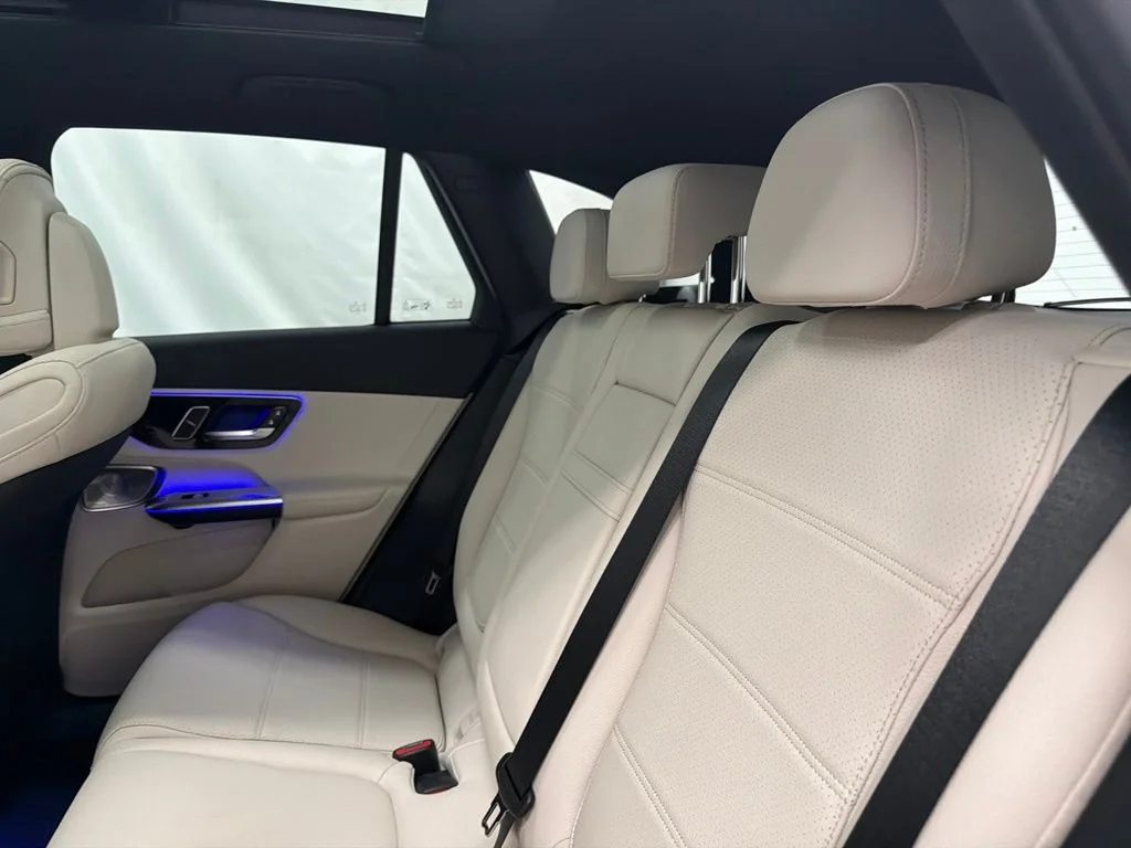 New 2027 White Mercedes-Benz GLC 300 image 18