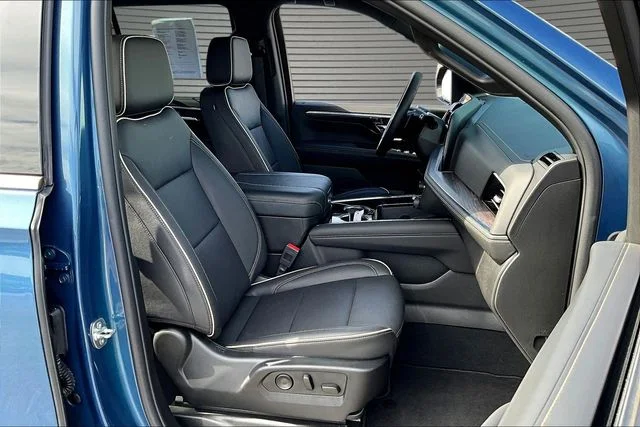 Used 2025 Blue Chevrolet Premier image 29
