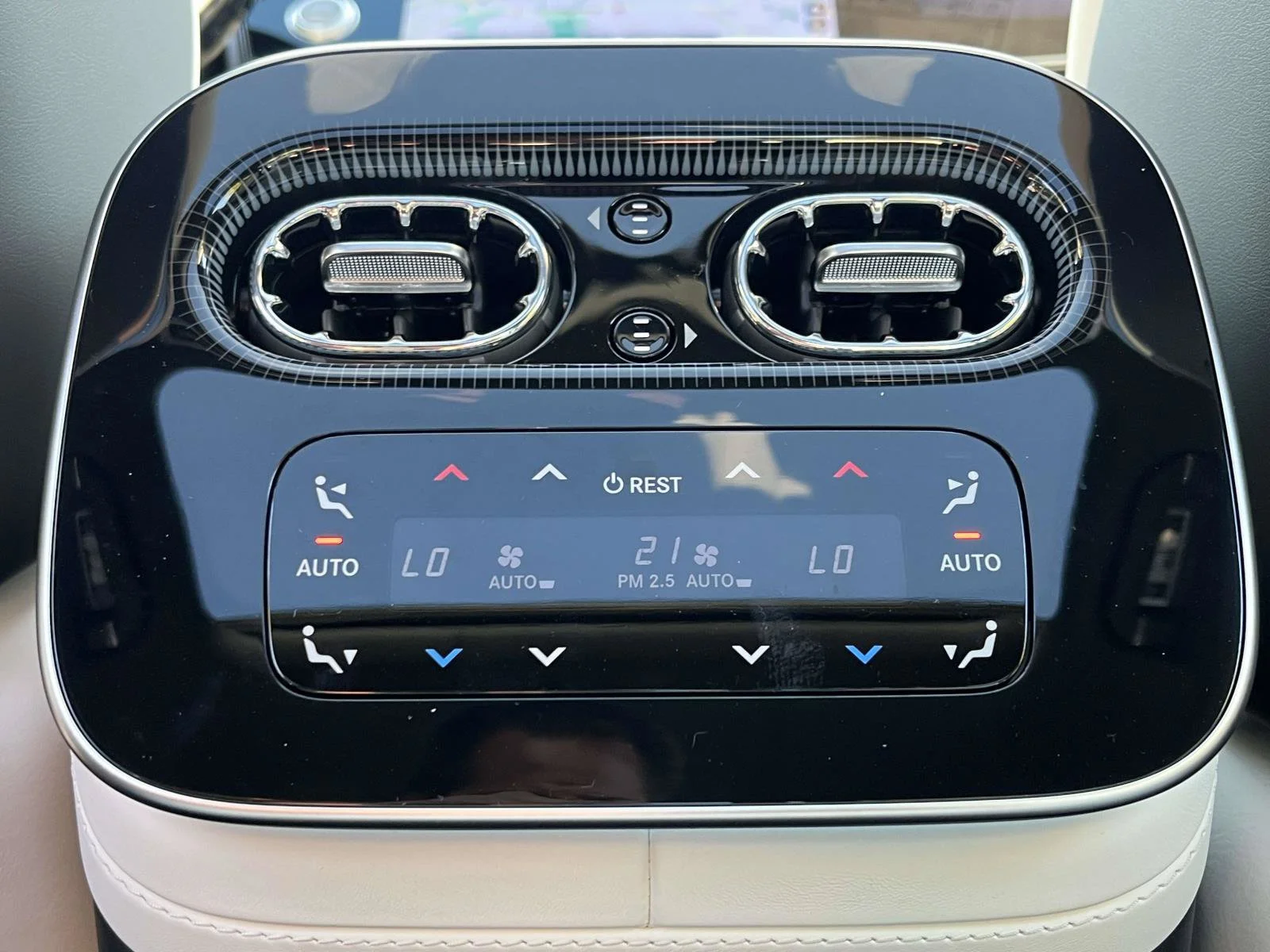 New 2027 Obsidian Black Metallic Mercedes-Benz S 580 4MATIC® Sedan image 42