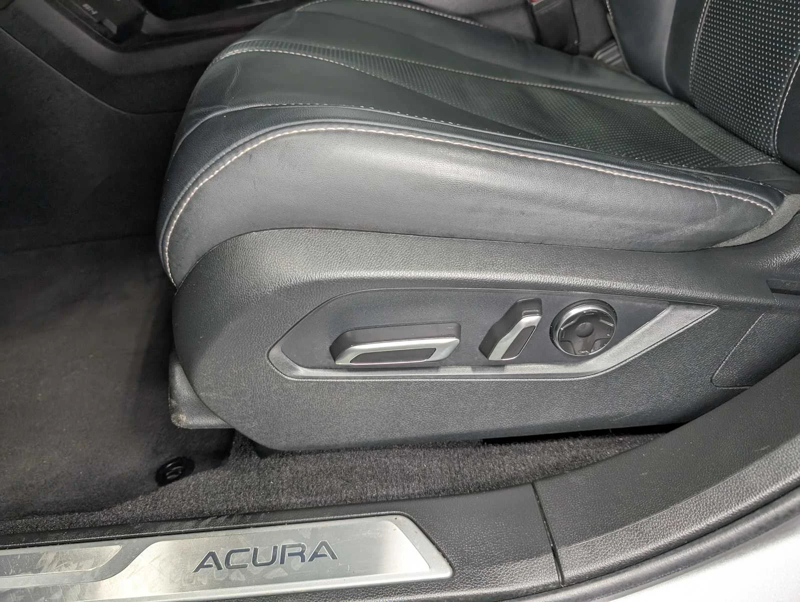 Used 2023 Lunar Silver Metallic Acura w/Technology Package image 39