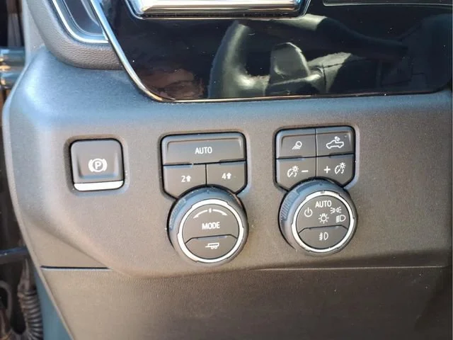 Used 2025 Cypress Gray Chevrolet LTZ image 17