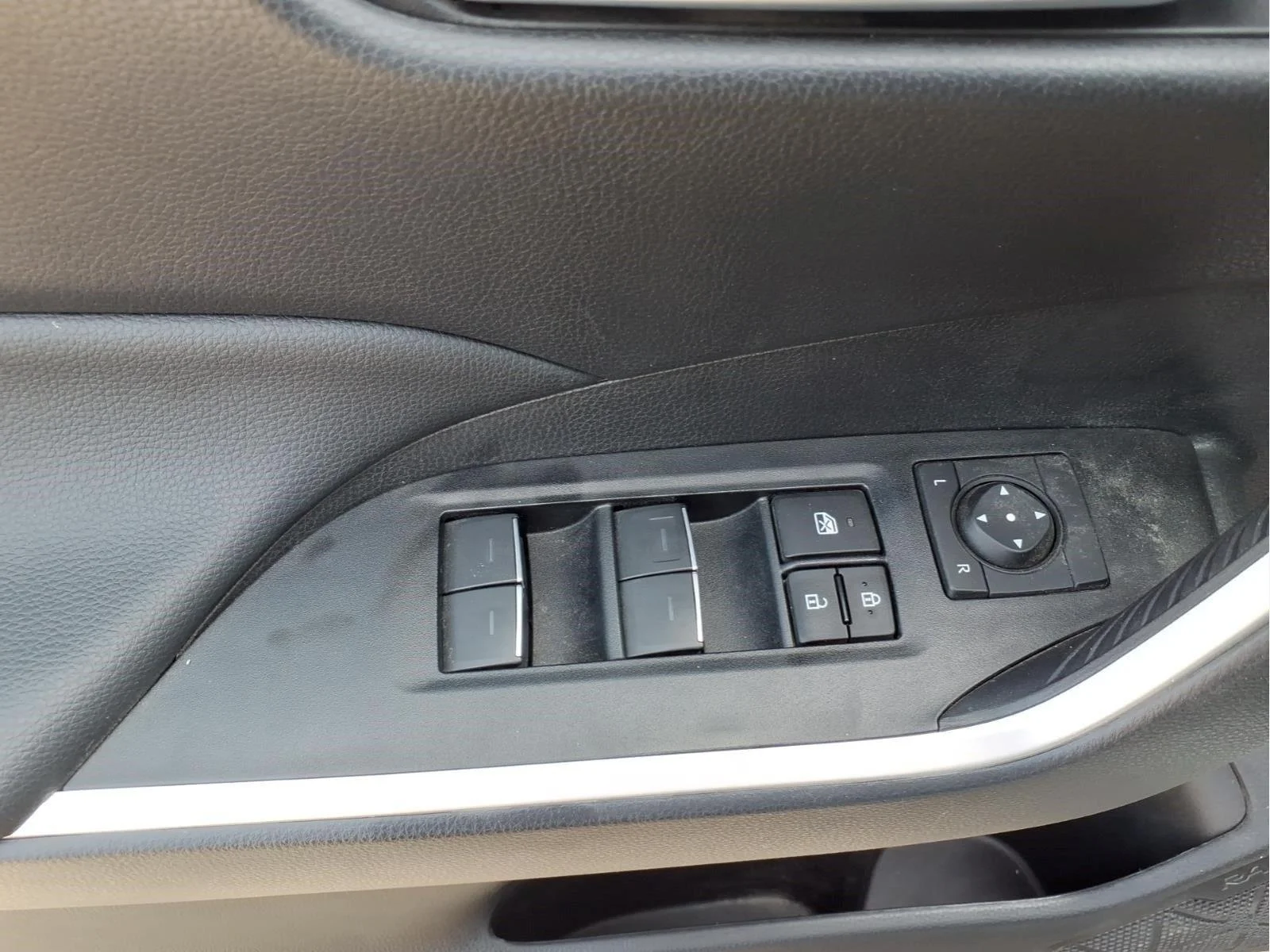 Used 2025 Ice Cap Toyota XLE image 19