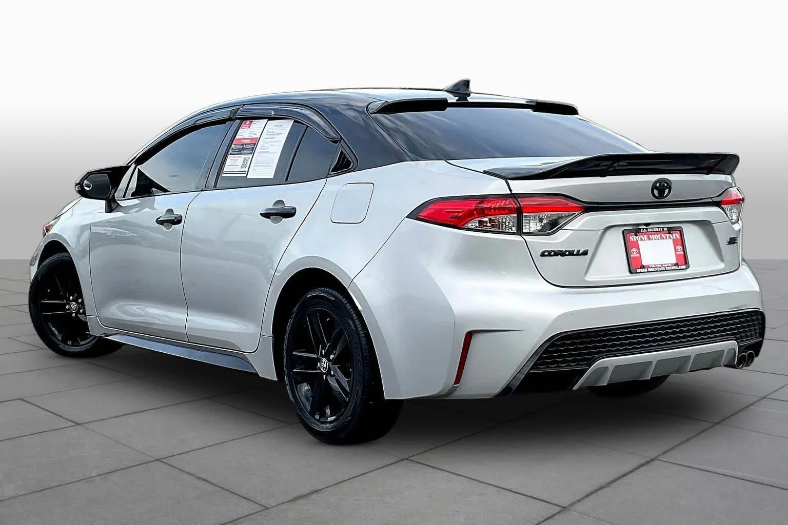 Used 2020 Classic Silver Metallic Toyota SE image 12
