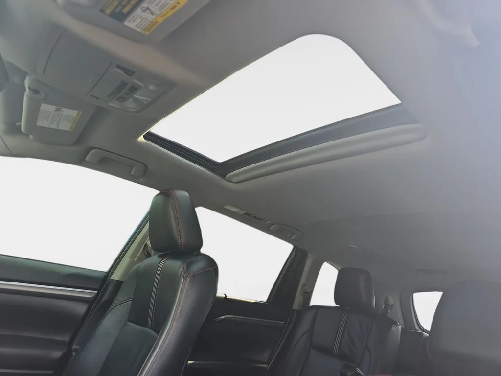 Used 2019 White Toyota SE image 33