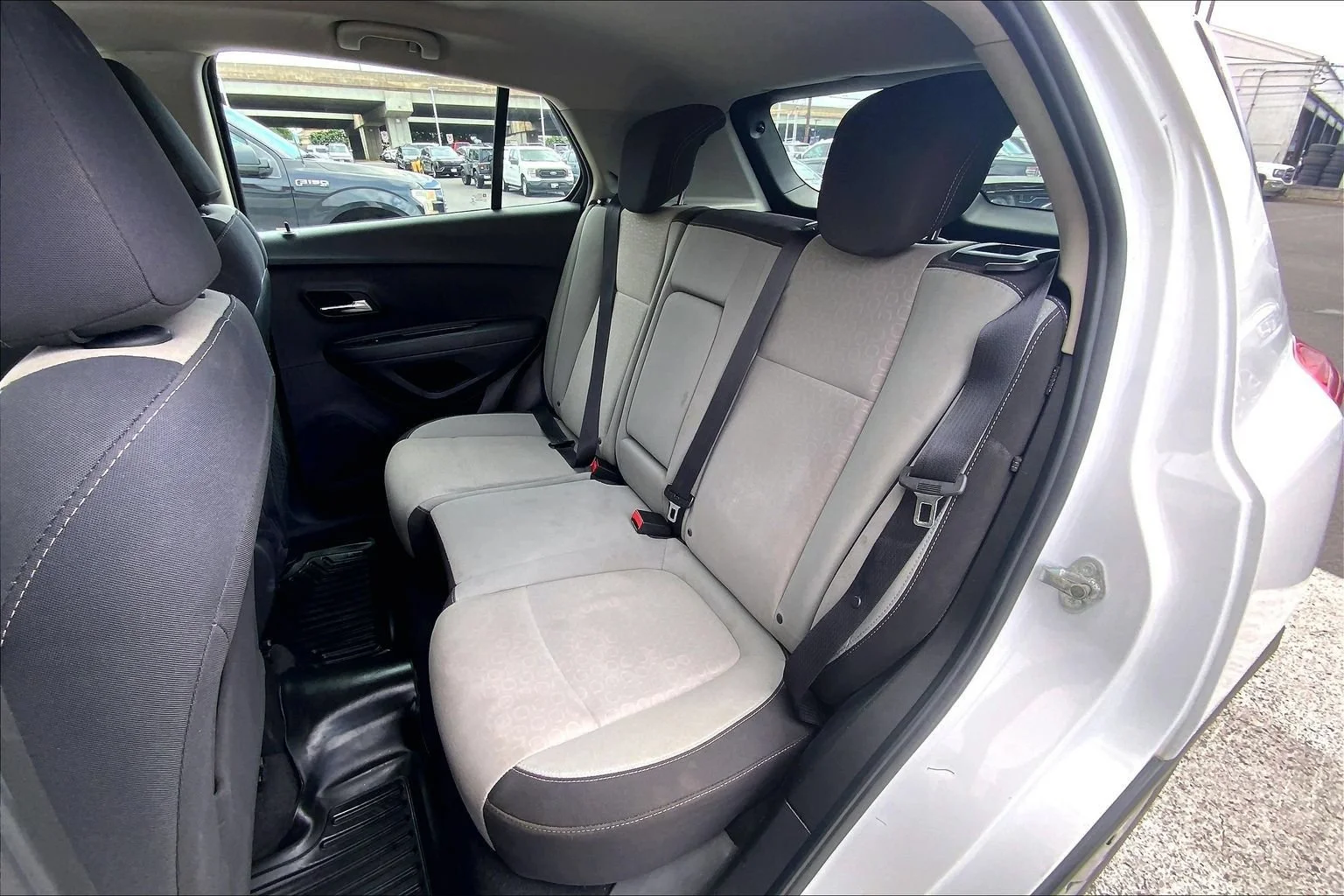 Used 2015 SUMMIT WHITE Chevrolet LS image 29