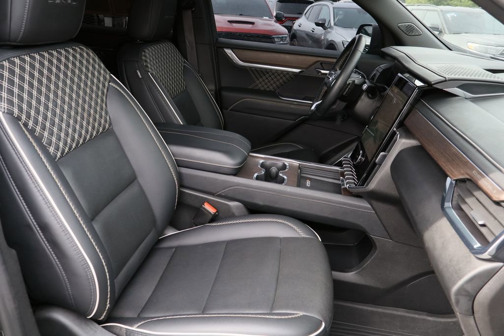 2024 GMC Acadia Denali - Photo 29