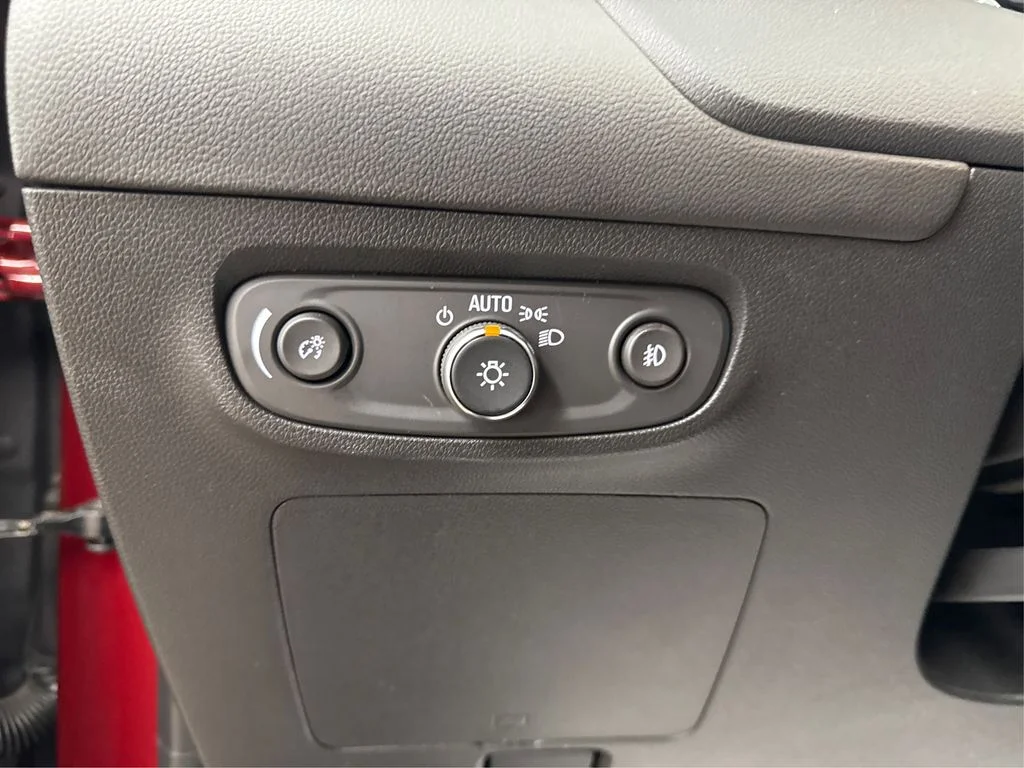 Used 2022 Red Buick Preferred image 26