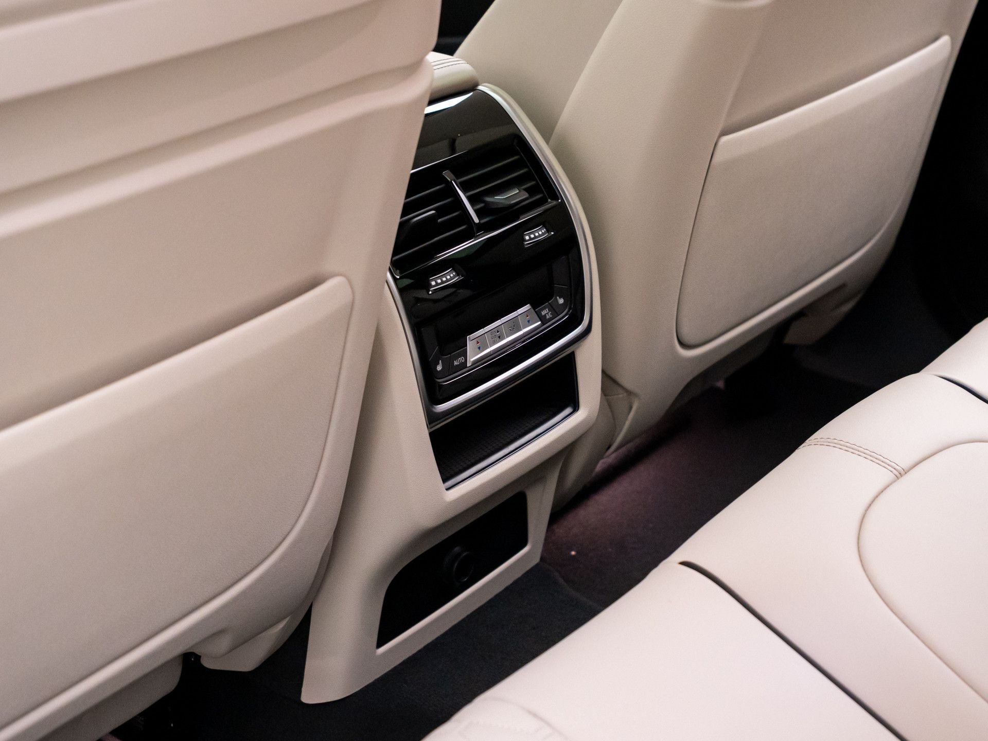 New 2027 Alpine White BMW xDrive40i image 20