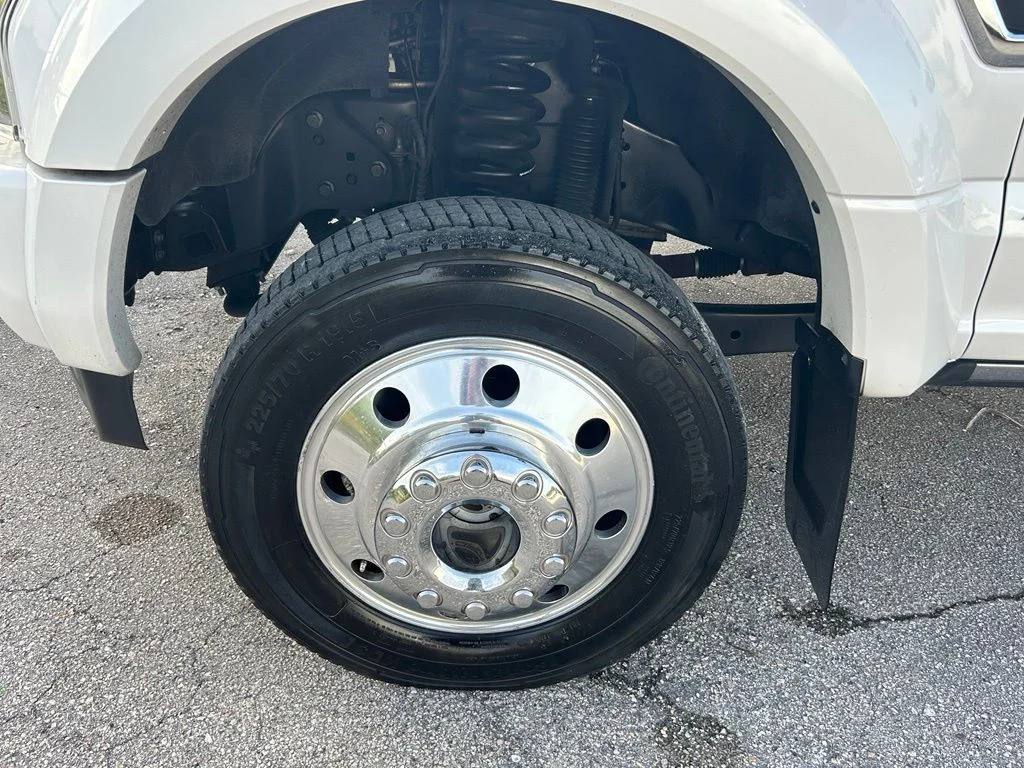 Used 2019 White Platinum Clearcoat Metallic Ford Platinum image 22